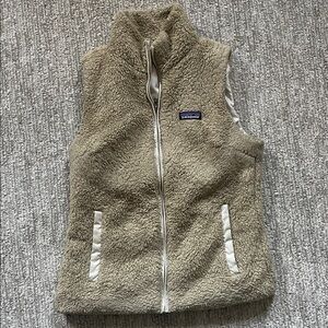 Patagonia Sherpa Fleece Vest in Cream